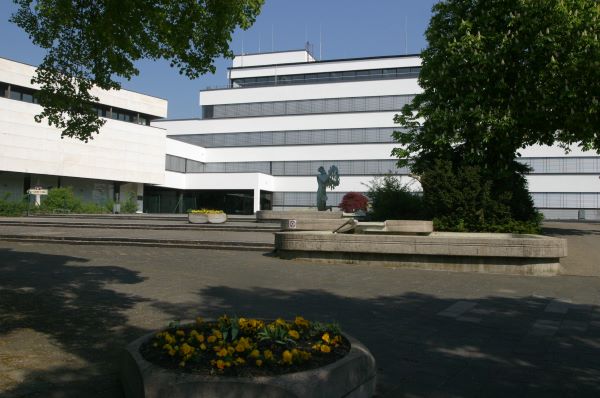 Vorplatz des Kelkheimer Rathauses